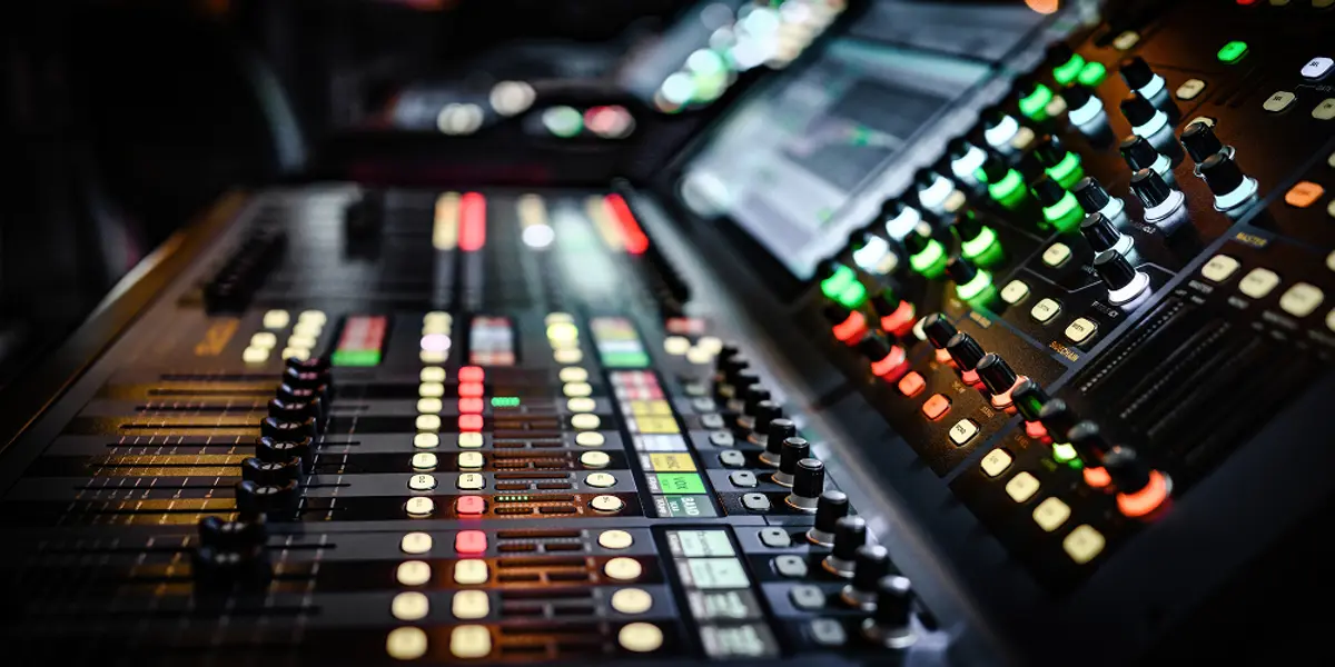 Schermi touch per l’audiovisivo e la diffusione
